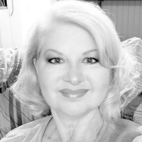 Meet your Posher, Carol - Picture 2 of 16